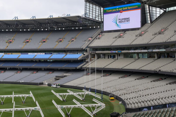 No usage rights of any kind granted without written authorization from Darren Henderson. To request permission for usage, please contact info@imagingaspects.com