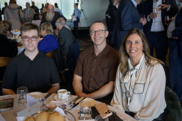 No usage rights of any kind granted without written authorization from Darren Henderson. To request permission for usage, please contact info@imagingaspects.com