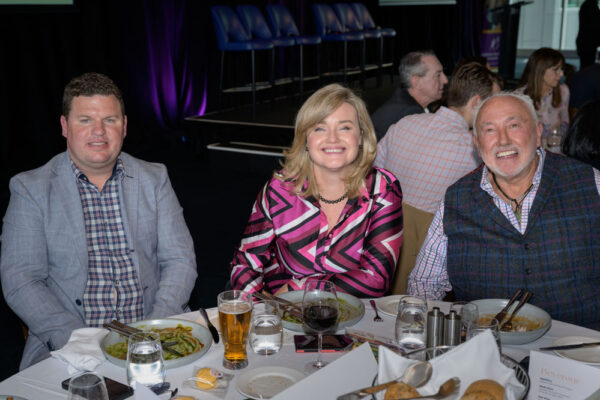 No usage rights of any kind granted without written authorization from Darren Henderson. To request permission for usage, please contact info@imagingaspects.com