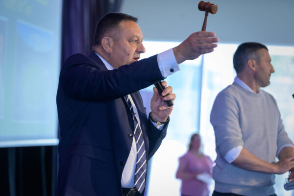 No usage rights of any kind granted without written authorization from Darren Henderson. To request permission for usage, please contact info@imagingaspects.com