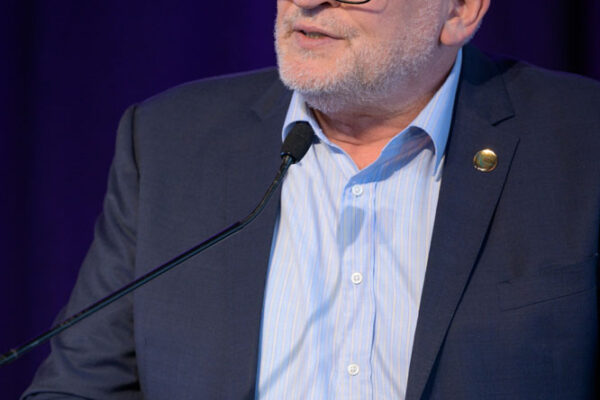 No usage rights of any kind granted without written authorization from Darren Henderson. To request permission for usage, please contact info@imagingaspects.com