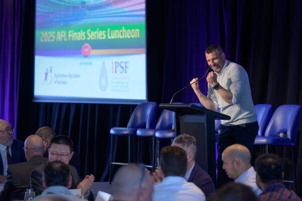 No usage rights of any kind granted without written authorization from Darren Henderson. To request permission for usage, please contact info@imagingaspects.com